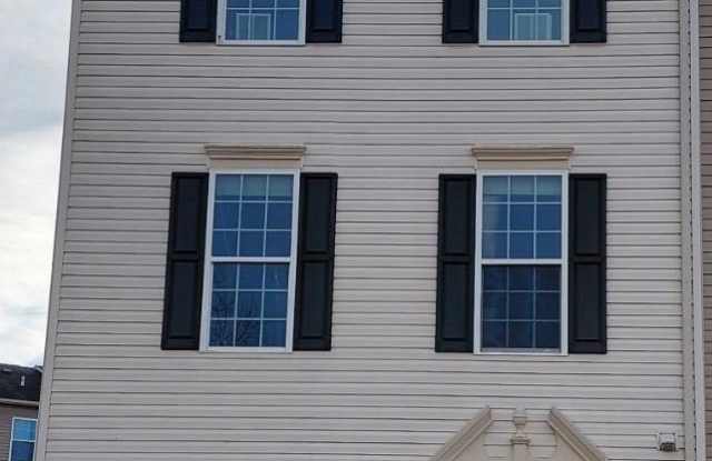 47 CREEKSIDE Court photos photos