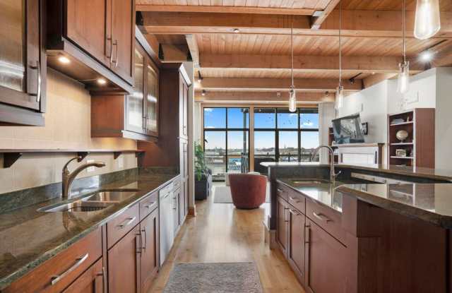 Luxury 2-Bedroom, 2-Bathroom Condo at Hansen's Landing in Milwaukee's Historic Third Ward Gallery 4