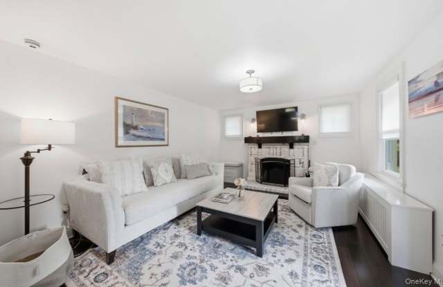 8 Rosewood Avenue Gallery 4