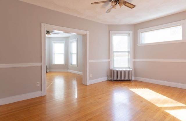 19-21 Woodbridge St unit: 2 photos photos