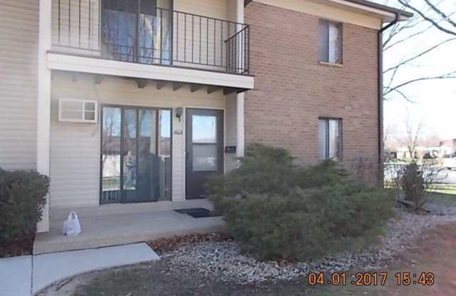 2 Bedroom Condo - 1602 South Carriage Lane, New Berlin, WI 53151