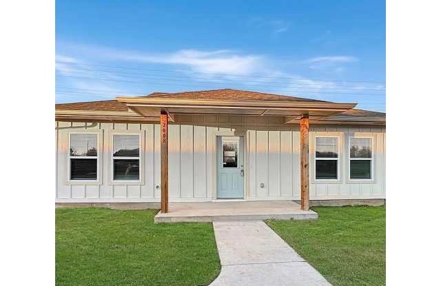 1315 South Sheppard Street - 1315 South Sheppard Street, Chickasha, OK 73018