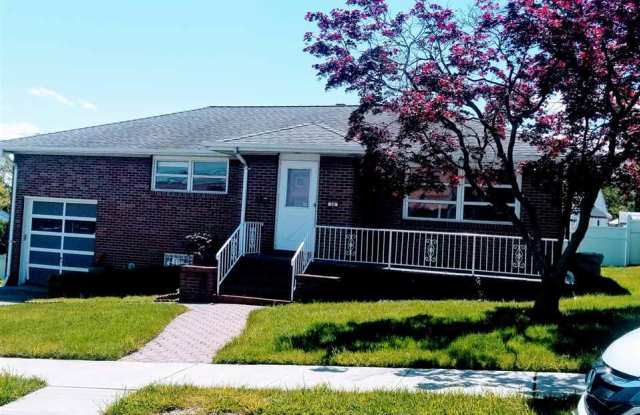 26 ARN TERRACE - 26 Arn Terrace, Secaucus, NJ 07094