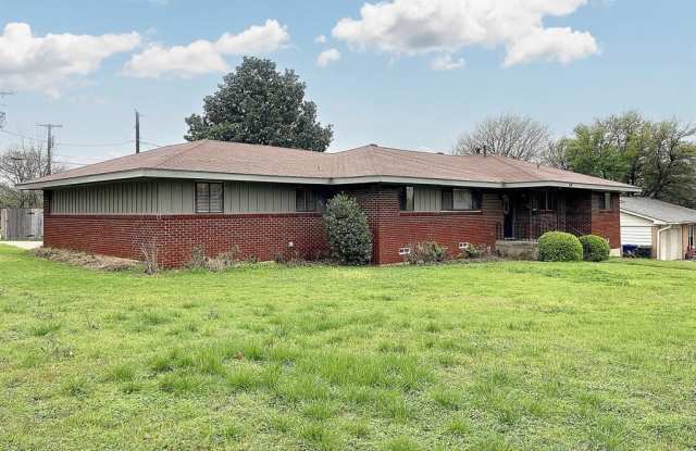 1400 Robin Drive Gallery 2
