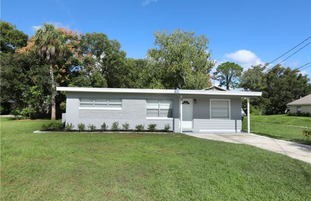 2185 CRANDON AVENUE - 2185 Crandon Avenue, Fairview Shores, FL 32789