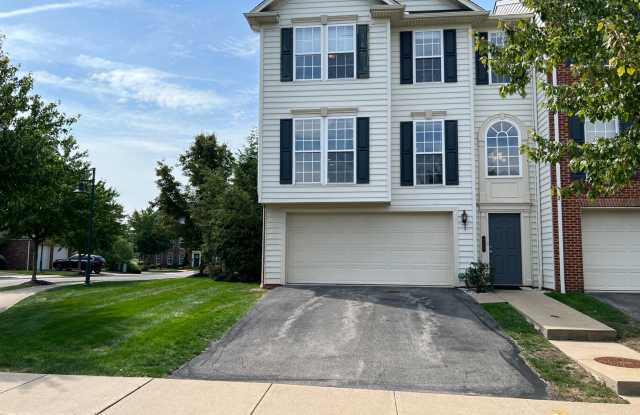 Fantastic Updated 3 bedroom 2.5 bathroom Townhome - Pine Richland School District - 410 Village Place, Allegheny County, PA 15090