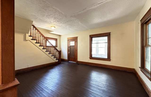 Large 2 bedroom house $750 photos photos