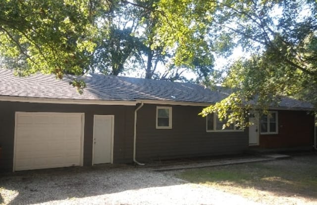 202 N Paul Dr - 202 North Paul Drive, Sibley, MO 64088