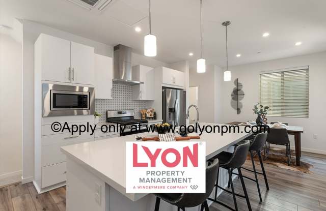 Stunning, Modern 2 bed/2.5 bath Condo in Upper Land Park!! Gallery 3