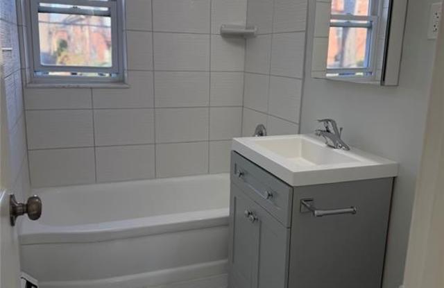 270 Oak Gallery 4