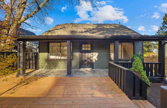Gatewood Charmer w/Xtra Large Yard Gallery 1
