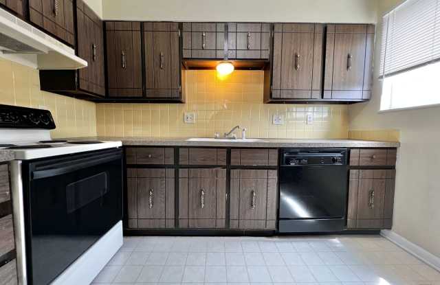**Charming 2-Bedroom Downstairs Unit in Prime Fort Collins Location** photos photos