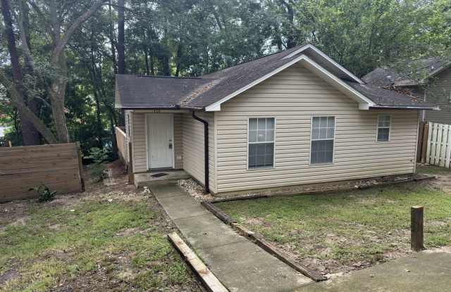 Recently Updated 3/2 Newer Kitchen, Deck  Plank Vinyl Floors Throughout! $1550/month! Avail November 1st! photos photos