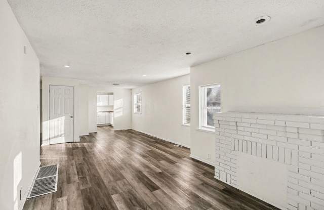 Beautiful 3 Bedroom 2 Bathroom Home in Kansas City! photos photos