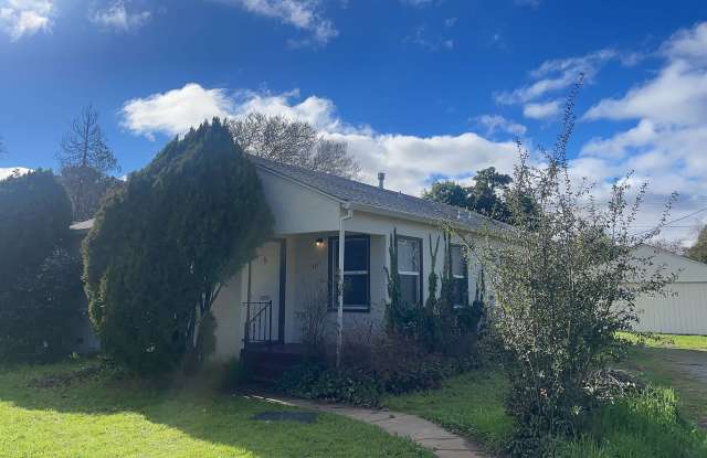 Cozy and Spacious 2-Bedroom House! photos photos