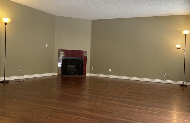 6590 Hazeltine Ave Gallery 1