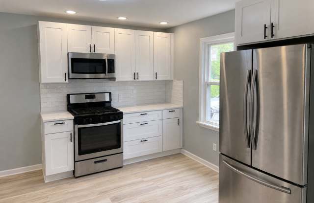 Spacious 3-Bedroom South Euclid Home with Attached Garage Gallery 3