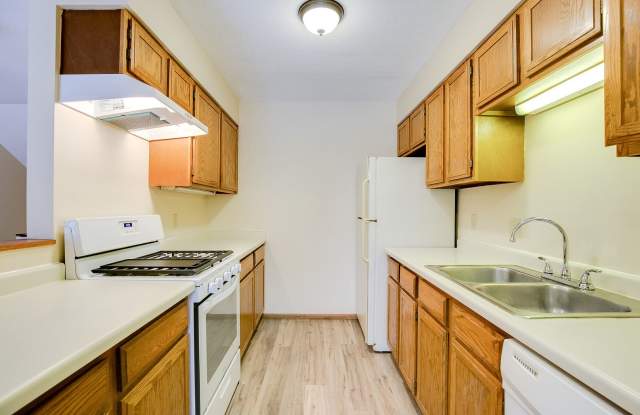 Charming Seward Minneapolis Living! 3 B2/2B Open Spacious Townhome!! Gallery 3
