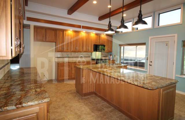 Spacious 3-Bed, 3-Bath Home Near Table Rock Lake – Pet Friendly with Pool & More! Gallery 4