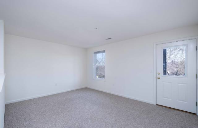 351 College Manor Ave Gallery 2