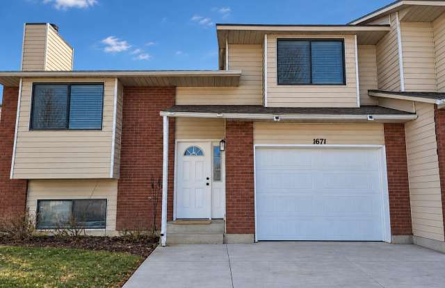 1671 Troy Court Gallery 1