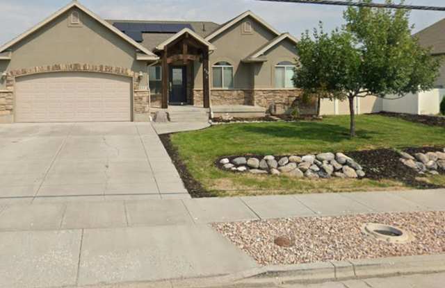 Beautiful 6 Bed 3 Bath Home for Rent in Tremonton! Solar Panels Included! photos photos