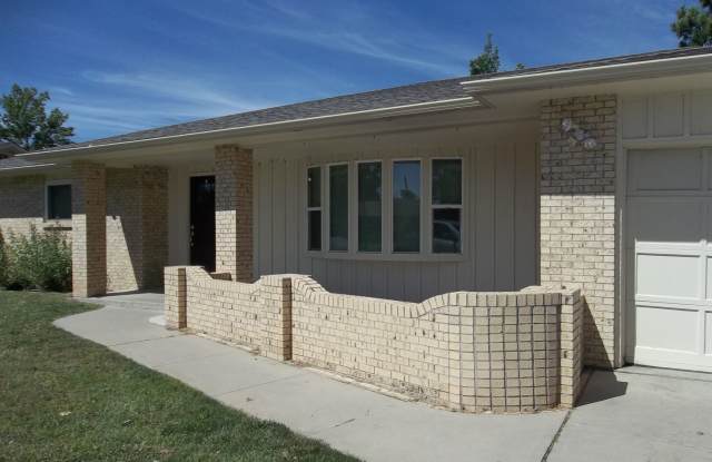 Spacious 3 Bed, 2 Bath Ranch Home with Sunroom and 2-Car Garage photos photos