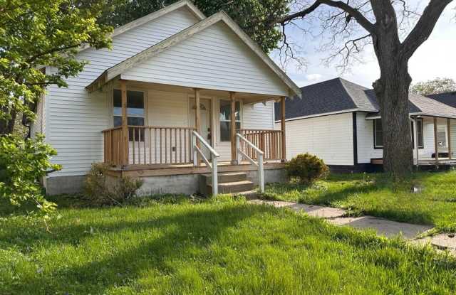 1107 E Mulberry Street photos photos