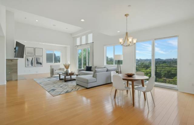 Modern 5-Bedroom Home with Spectacular Views in Woodland Hills photos photos