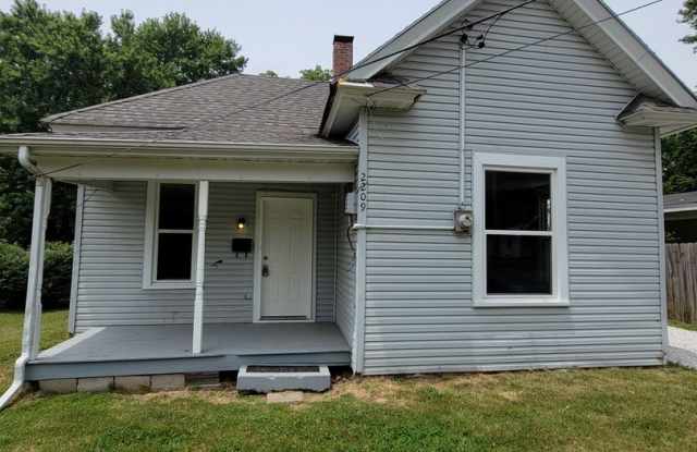 Remodeled 2 bed/1 bath 792 Sq ft Home! 2209 N Travis in Springfield MO. photos photos