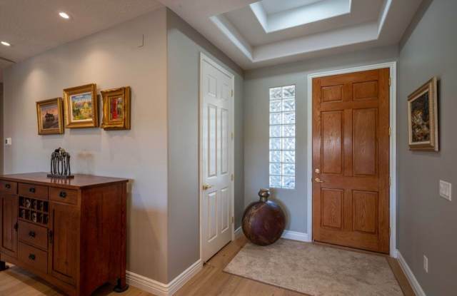 Beautiful 5 Bedroom Home- One Level and Private Pool- Move in Special! Gallery 4