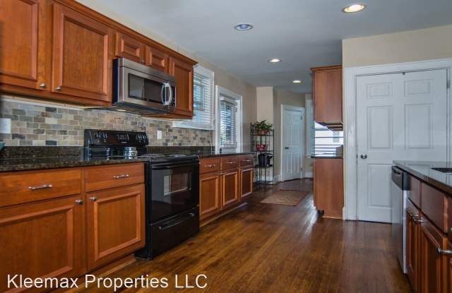 2805 Linwood Gallery 2