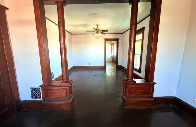1123 West Belden Gallery 4
