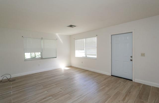 **NEW PICTURES***2 BED/1 BATH UNIT** SUNRISE VILLAS ** PET FRIENDLY ** CLOSE TO I-75 ** Gallery 3