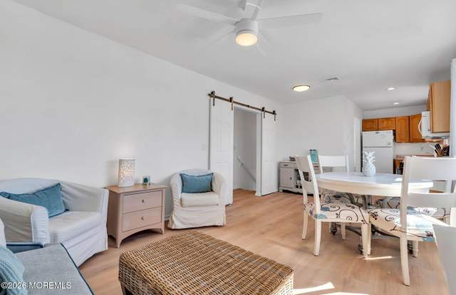 548 Washington Boulevard Gallery 4