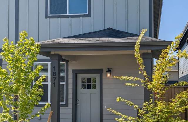 RENT SPECIAL: $750 Off First Full Month's Rent With One Year Lease! ~ Mulberry 1871 photos photos