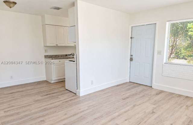 300 SE 9th Ct Gallery 3
