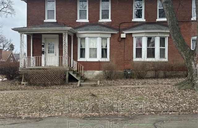 123 1/2 N Cherry Ave photos photos