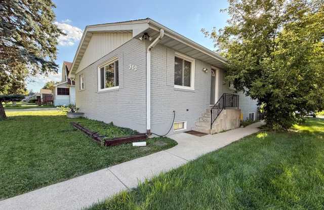Awesome 2 Bed/1 Bath Duplex Unit! In-Unit Washer  Dryer! Hardwood Floors! 2 Parking Spaces INCLUDED In the Rent! photos photos