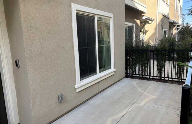 1395 Reliance Gallery 4