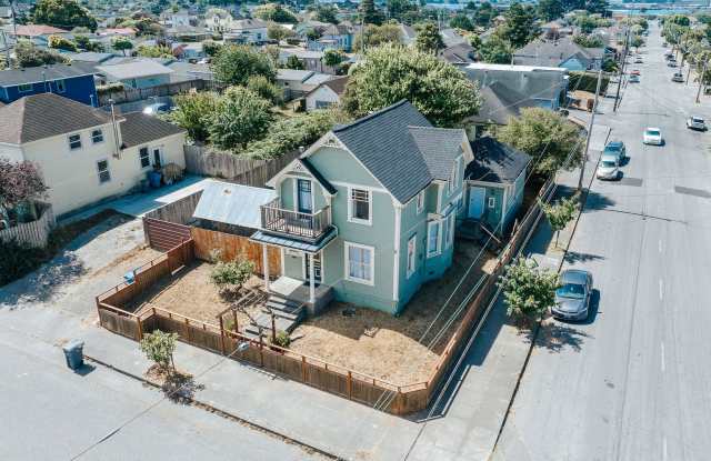 Charming 3-Bedroom Victorian Home in the Heart of Eureka photos photos