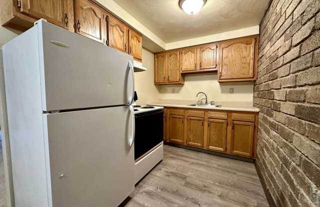 Beautiful One Bedroom Apartment with A/C, Parking & On-Site Laundry! Call Today! photos photos