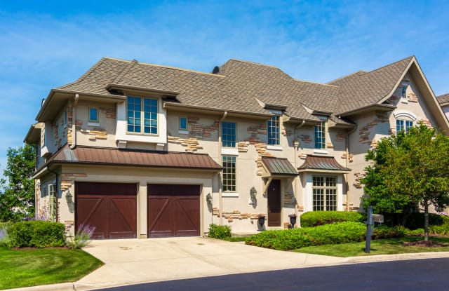 26 willowcrest Drive - 26 Willowcrest Dr, Westmont, IL 60523