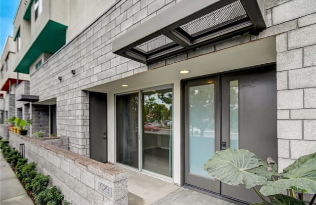 629 W 17th Street - 629 West 17th Street, Costa Mesa, CA 92627