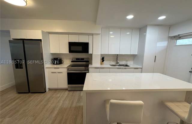 10900 SW 104th St photos photos