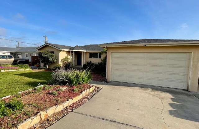 Charming 3 Bedroom Bungalow with Sweeping Views photos photos