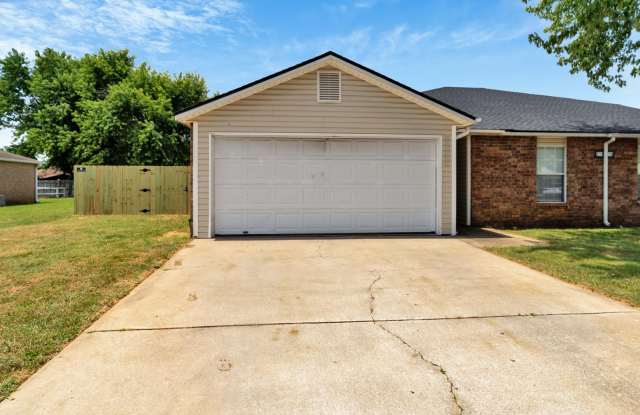 3 Bed 2 Bath duplex just minutes to I-49 Gallery 1