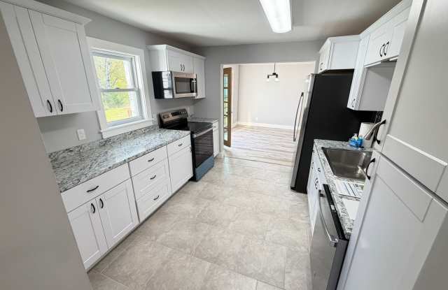 Entire home in Howland, ME (4 bed, 2 bath, 2 bay garage) Recently Renovated Gallery 1