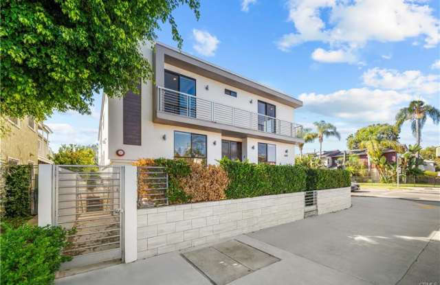 4485 Hazeltine Avenue - 4485 Hazeltine Avenue, Los Angeles, CA 91423