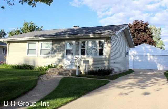 8437 15th Ave - 8437 15th Avenue, Kenosha, WI 53143